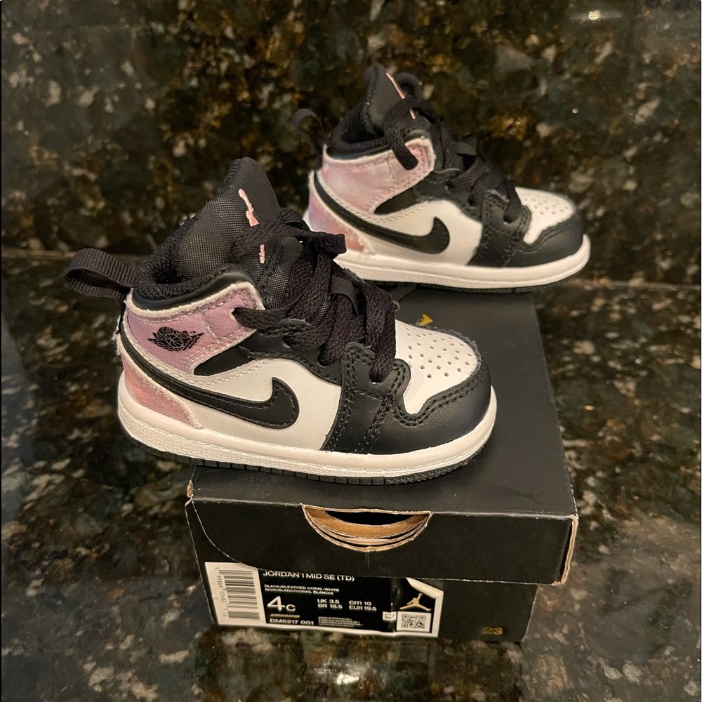 Jordan 1 Mid SE